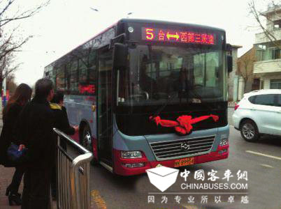 陜西榆林78輛新型環(huán)保公交車投運