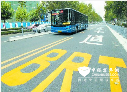 廣西南寧市快速公交（BRT）試點工程長虹路段破土動工