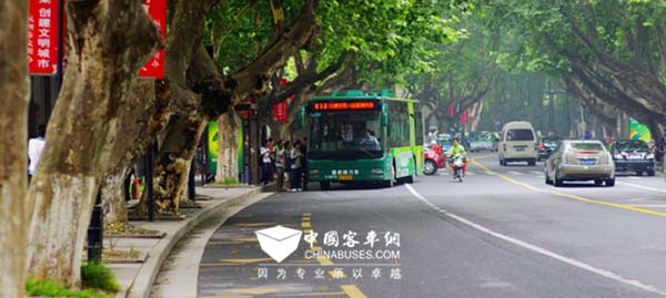 杭州：“五一”小長假公交集團(tuán)出車兩萬多輛