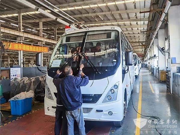 申龍客車 批量訂單 出口智利