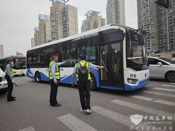 公交駕駛員 駕車行駛  安全行車 行車措施