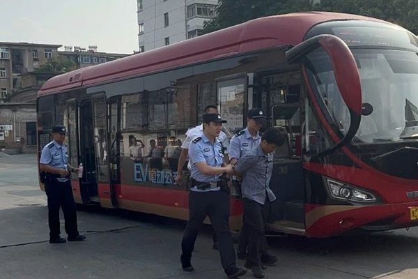 養(yǎng)成良好習慣 公交駕駛員操控車輛如何避免發(fā)生安全事故?