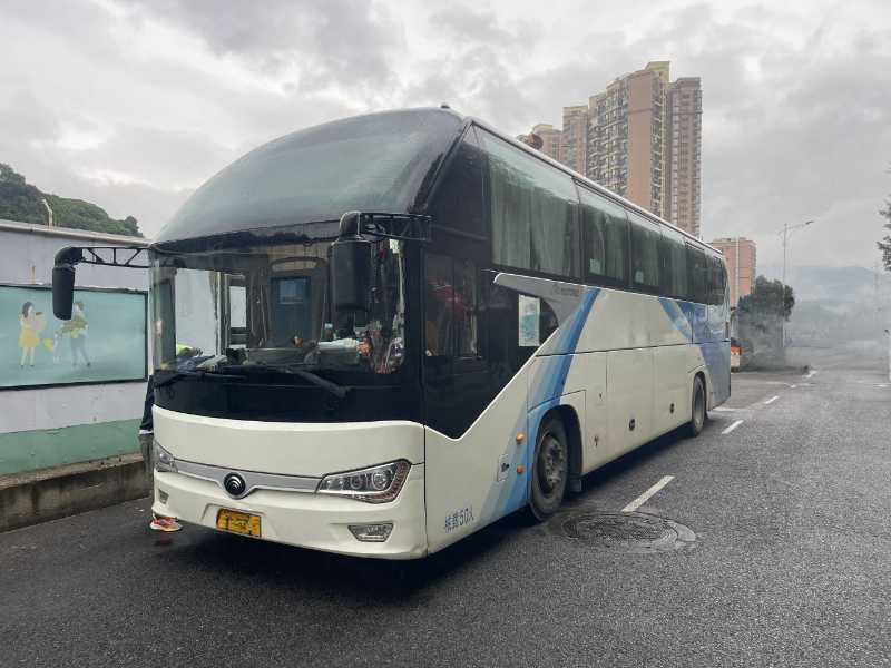 國五12米50座宇通6128型旅游客車