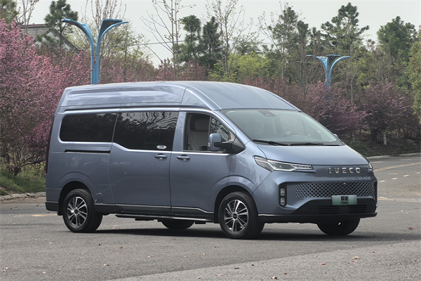 依維柯聚星EV，比MPV能裝比油車能省，二胎家庭的品價(jià)比之選