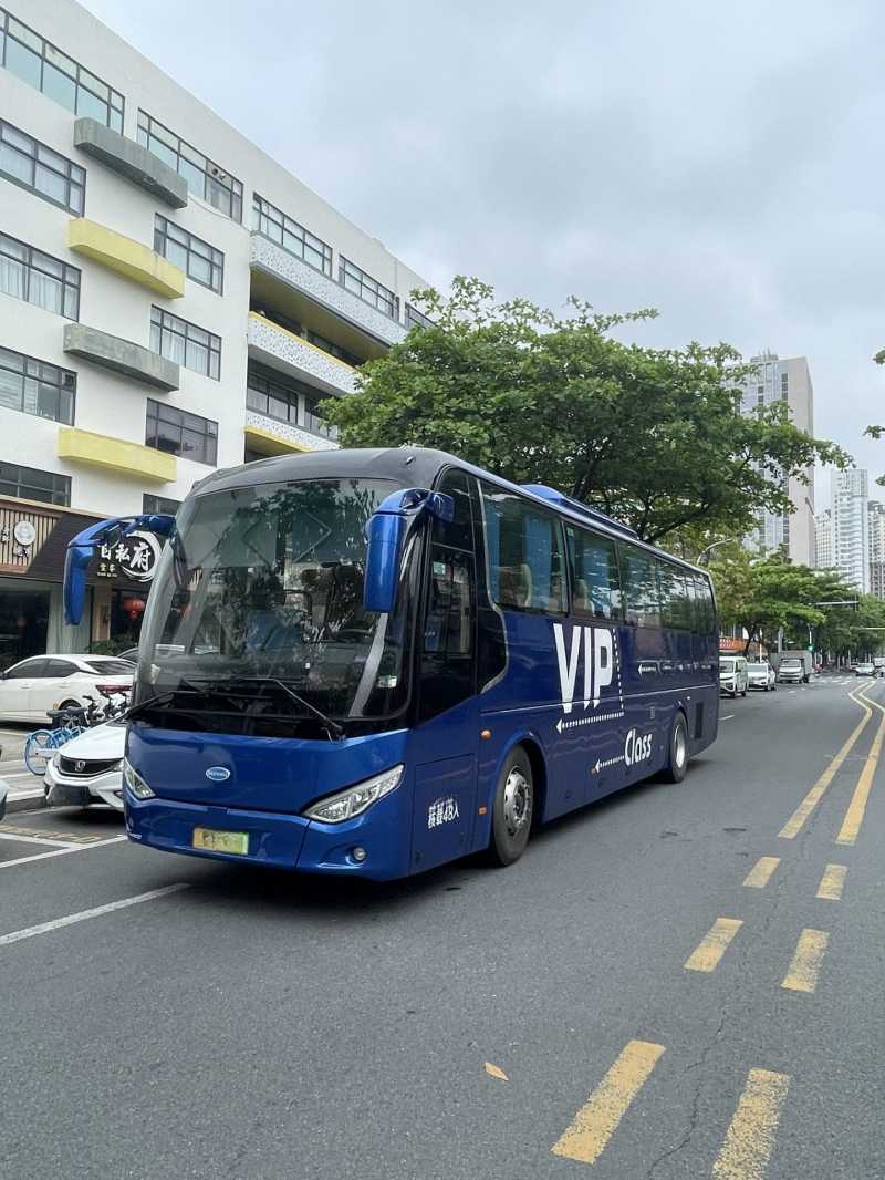 2019年1月上牌多臺續(xù)航300公里48座氣囊中門開沃6117旅游電車
