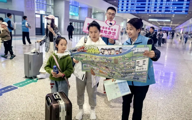 濟(jì)南公交全力護(hù)航市民游客暢享“五一”假期