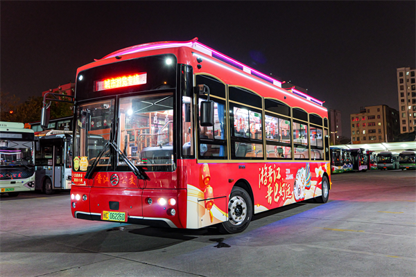 晉江公交“鐺鐺車”與雙層巴士：串聯(lián)文旅體驗(yàn) 激活城市流動(dòng)風(fēng)景