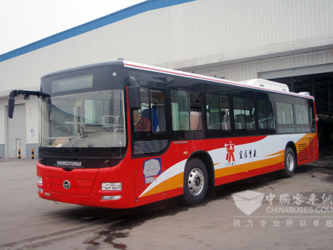 車身有“五個重慶”醒目標(biāo)志的恒通大站快車即將投入運行