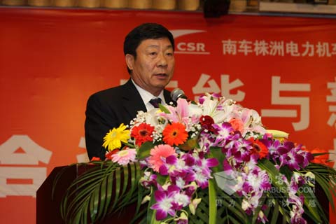 曙光汽車集團董事長李進巔致辭