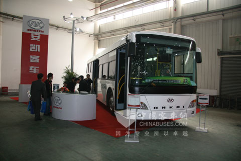 安凱城市公交客車(chē)亮相天津客車(chē)展