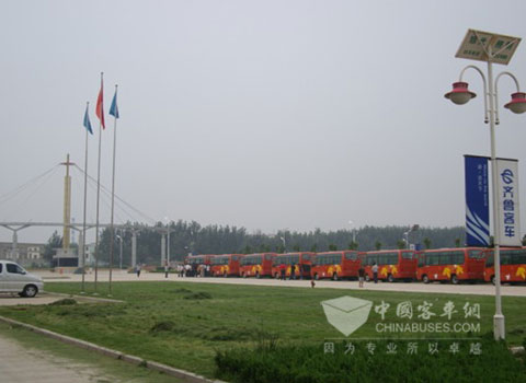 齊魯客車廠區(qū)一瞥