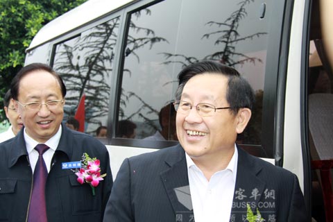 科技部部長萬鋼細(xì)看恒通新能源客車