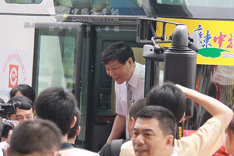 廣州市副市長親歷交車儀式現場并登車體驗