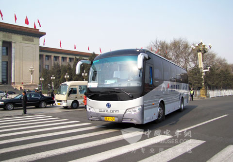 申龍客車再度保障全國(guó)兩會(huì)