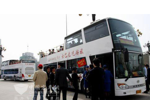 安凱雙層敞篷客車亮相天津?yàn)I海新區(qū)