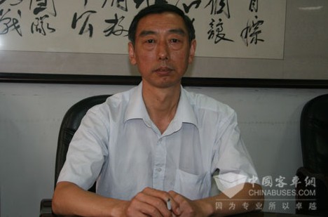 開封公交副總經(jīng)理劉援朝接受記者采訪