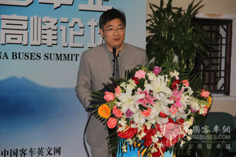 客車網(wǎng)總編輯吳總強(qiáng)主持第六屆影響中國(guó)客車業(yè)高峰論壇