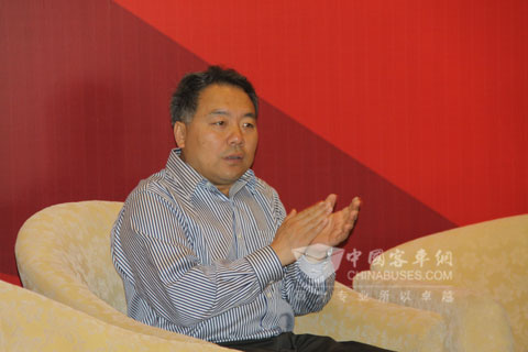 中國公路中國公路學(xué)會(huì)客車分會(huì)副秘書長佘振清