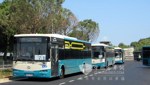 在馬耳他上線運(yùn)行的大金龍公交車