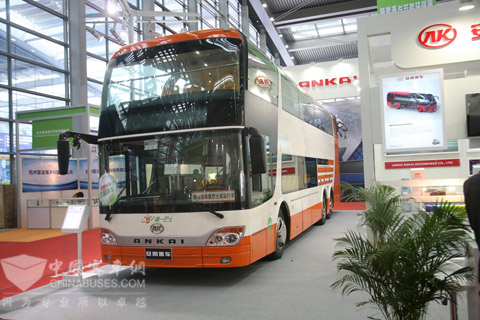 安凱將國內(nèi)首款純電動(dòng)雙層客車開進(jìn)高交會(huì)