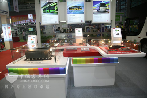 安凱將國內(nèi)首款純電動(dòng)雙層客車開進(jìn)高交會(huì)