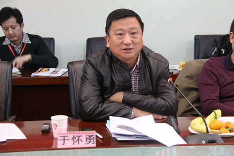 深圳運發(fā)集團資產(chǎn)機務處處長于懷勇在第七屆影響中國客車業(yè)圓桌論壇上分享經(jīng)驗