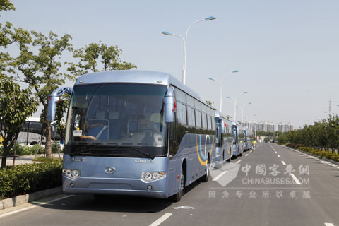 整裝待發(fā)的海格6129T