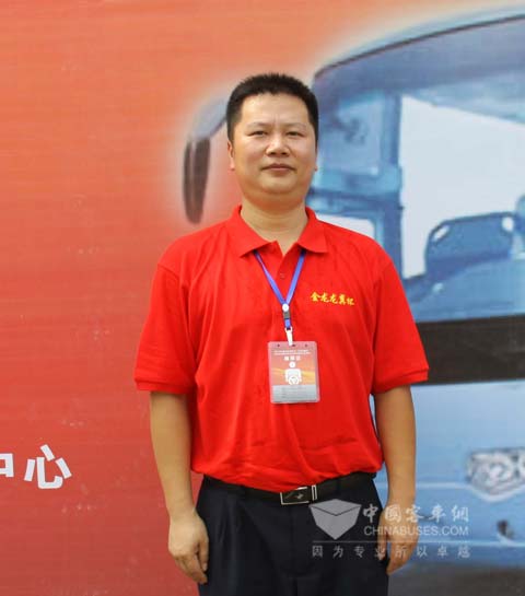 重慶公交集團(tuán)兩江分公司駕駛高手鄭建