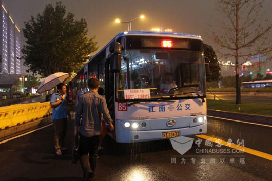 南京千輛大金龍保障青奧會期間交通運輸