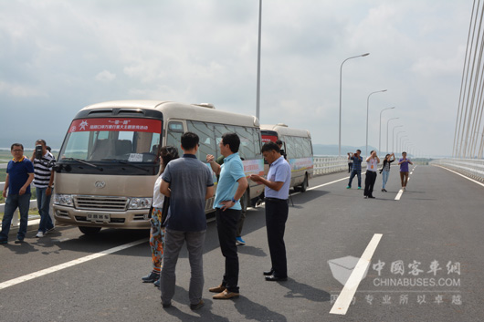 寶斯通為中央媒體采訪團(tuán)保駕護(hù)航，見證中國(guó)陸路口岸發(fā)展成就。