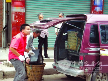農(nóng)村客運(yùn)班車(chē)超載和人貨混載現(xiàn)象嚴(yán)重