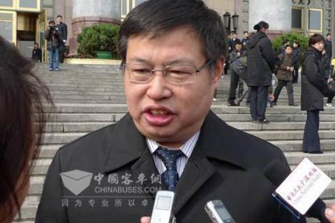 全國人大代表、陜西法士特汽車傳動(dòng)集團(tuán)有限責(zé)任公司董事長李大開暢談低碳經(jīng)濟(jì)