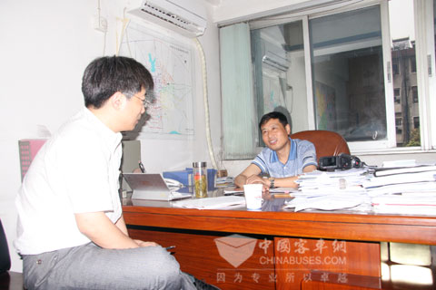 合肥公交副總工程師夏邦金與客車網總編吳永強暢談行業(yè)發(fā)展