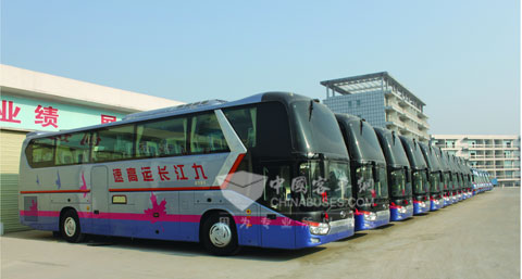 在九江長運的運營車輛中，金龍客車占據(jù)了半壁江山，圖為該公司批量購進的XMQ6129Y8