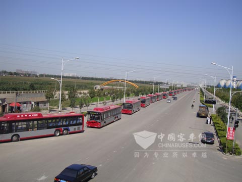 600輛黃海天然氣客車在石家莊街頭運行