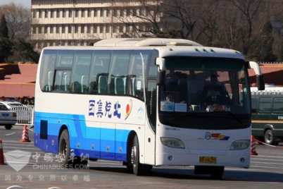 圖說(shuō)兩會(huì)：金旅客車服務(wù)2011全國(guó)兩會(huì)