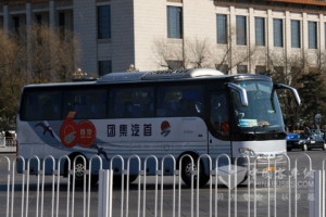 圖說(shuō)兩會(huì)：安凱客車服務(wù)2011全國(guó)兩會(huì)