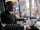 田力普局長(zhǎng)親自試駕恒通純電動(dòng)客車(chē)