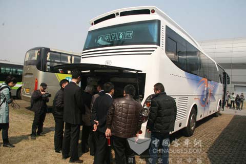 專家評(píng)委認(rèn)真評(píng)審安凱客車