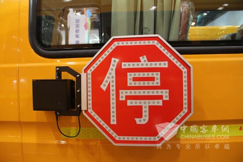 南京依維柯寶迪A42小學(xué)生專業(yè)校車