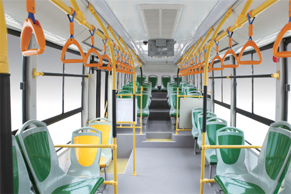 金旅XML6105J15CN公交車（天然氣國五24-40座）