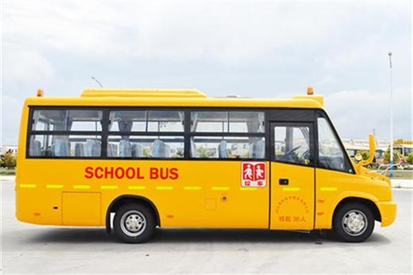 亞星JS6750XCP1幼兒專用校車（柴油國五24-41座）