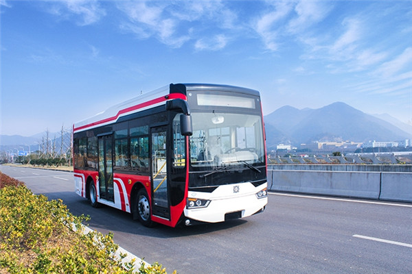 浙江中車(chē)CSR6850GPHEV1公交車(chē)（柴油/電混動(dòng)國(guó)五10-30座）