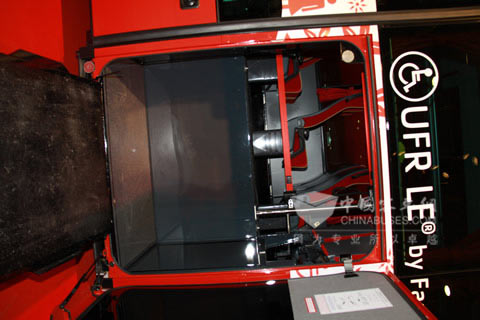 2009歐洲客車博覽會展車關(guān)愛殘障人士的升降臺