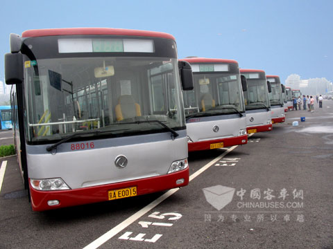 配裝東風康明斯國四發(fā)動機的公交車