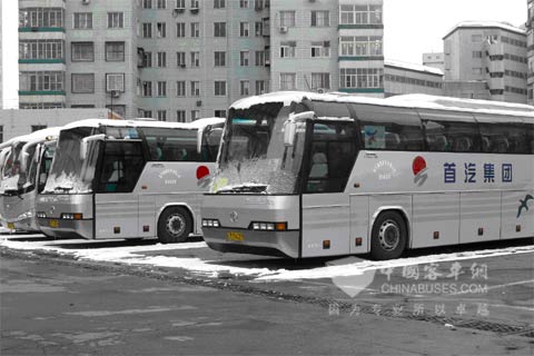 裝配玉柴發(fā)動機的兩會服務(wù)用車