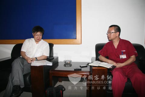 江淮商用車底盤營銷公司副總經(jīng)理高軍在接受客車網(wǎng)采訪