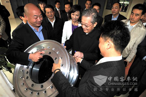 周光召詢問(wèn)諾德輪轂對(duì)于技術(shù)研發(fā)的創(chuàng)新模式