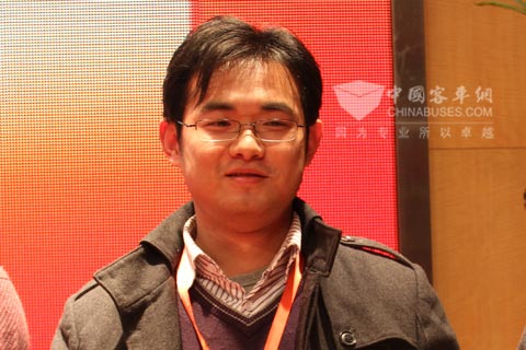 奧特科技公司代表上臺領(lǐng)獎