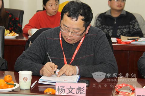 綦齒銷售公司副總經(jīng)理?xiàng)钗谋雲(yún)⒓佑绊懼袊蛙嚇I(yè)活動